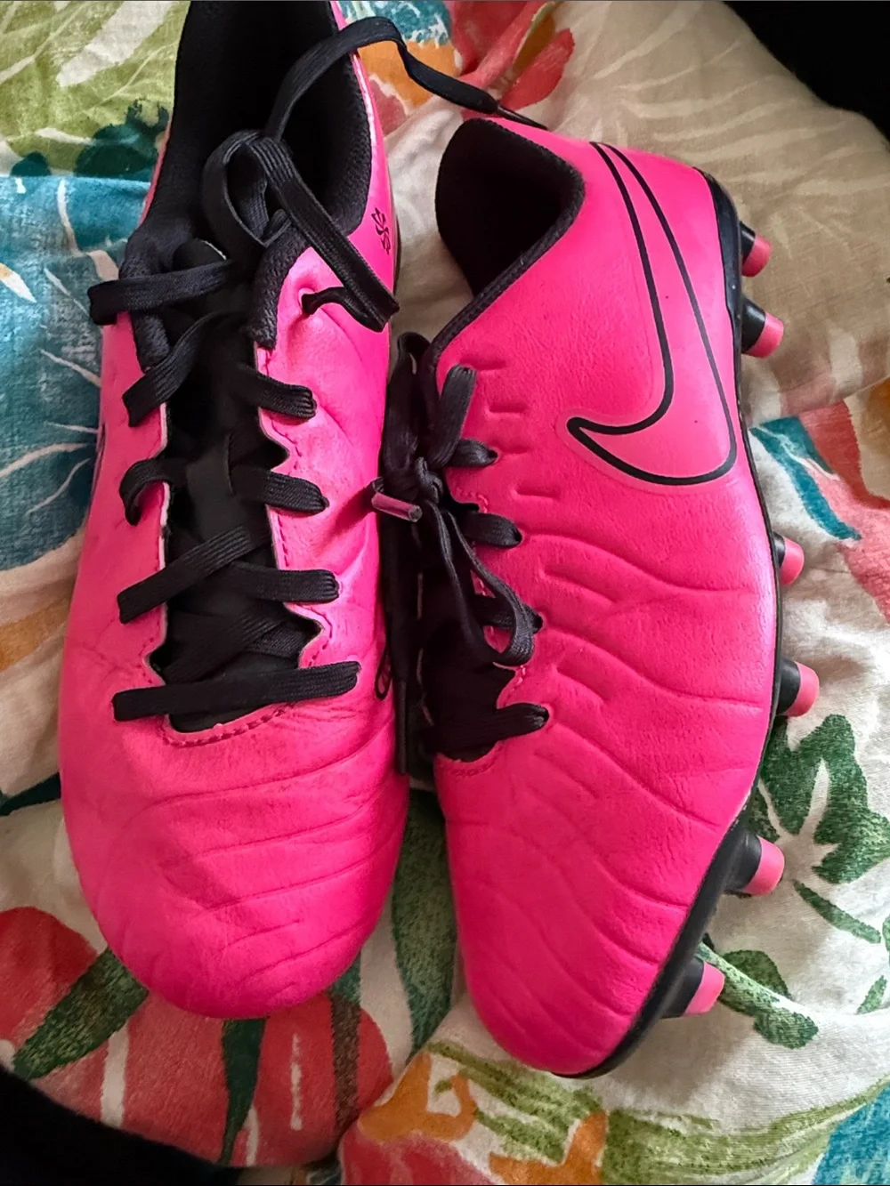Nike Girls 4 youth  Pink Soccer Cleats